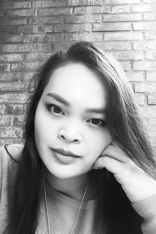 black & white Headshot Elenora Hu